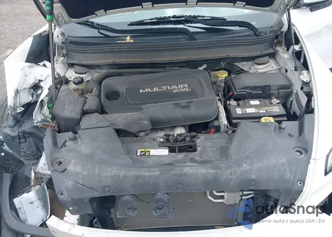 2018 Jeep Cherokee Latitude 4X4 z USA, uszkodzony, nr VIN 1C4PJMCBXJD517686